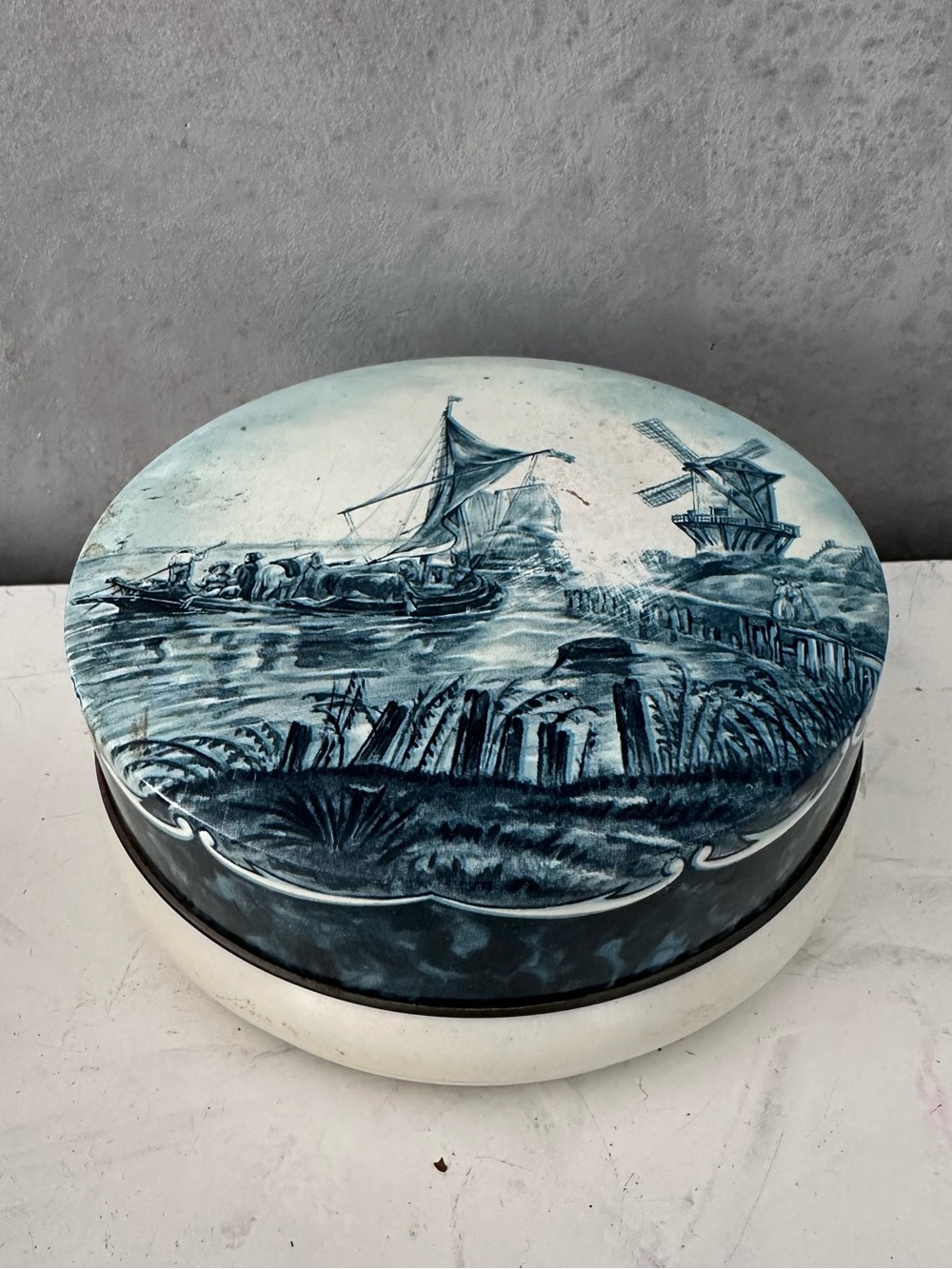 VINTAGE RILEYS TOFFEE TIN